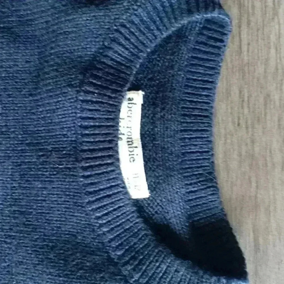 Abercrombie Kids Boys Signature Moose Sweater - Picture 2 of 2